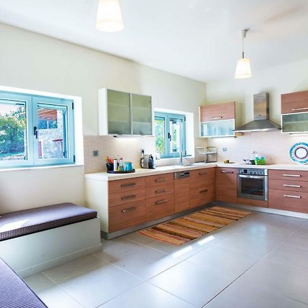 Villa Serenis Porovitsa Bagian luar foto